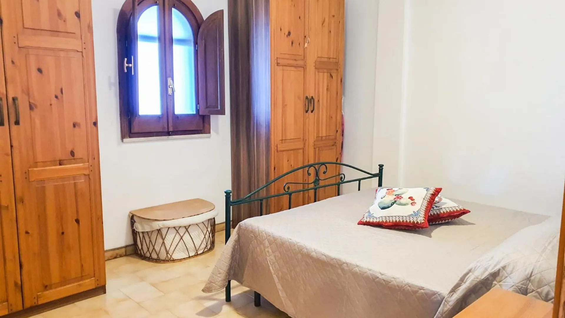 La Terrazza - 150M Dal Mare - Ampia Terrazza Privata+Area Relax Lejlighed Arenella  0*, Arenella (Syracuse) Italien